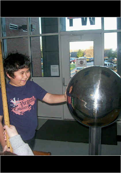 A hair-raising experience with a Van-De-Graaff Generation! A hair-raising experience with a Van-De-Graaff Generation!