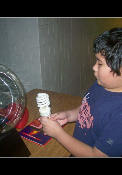 Lighting a bulb with a plasma lamp! Lighting a bulb with a plasma lamp!
