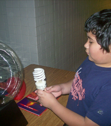 Lighting a bulb with a plasma lamp! Lighting a bulb with a plasma lamp!