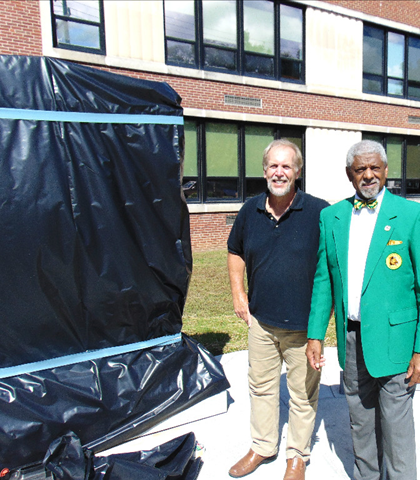 LQQK! There's Abraham Hughes surrounded by "Bears!" LQQK! There's Abraham Hughes surrounded by "Bears!"