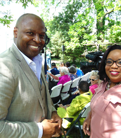 A Kodak moment for two TV personalities....Andre Whitehead, Valencia Jones! A Kodak moment for two TV personalities....Andre Whitehead, Valencia Jones!