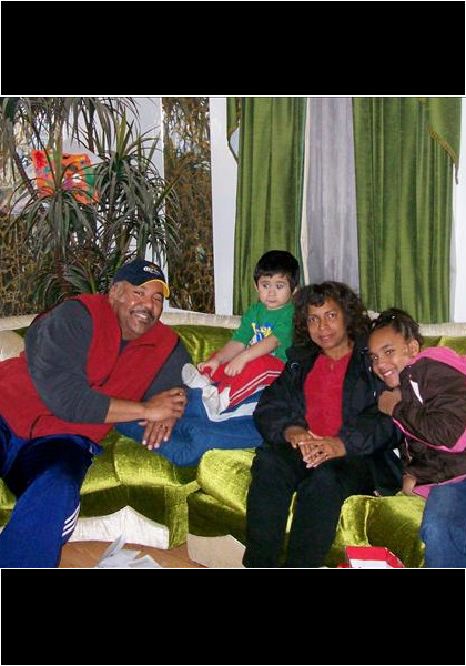 Christmas '09 visit from "Big Walt" of Vibe-100 & family! We exchange presents for the kids every Christmas!