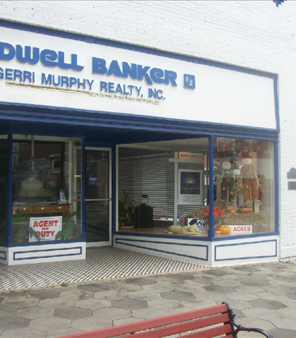 In the episode "odessa," the store owned by Earl Colmer Jr! From the episode "your own kind," here is Harriet's art gallery where the nude paintings were in the back! In the episode "odessa," the store owned by Earl Colmer Jr! From the episode "your own kind," here is Harriet's art gallery where the nude paintings were in the back!