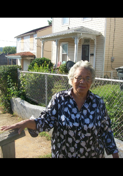 Doris Waller DHS-'54, still lives in the neighborhood!