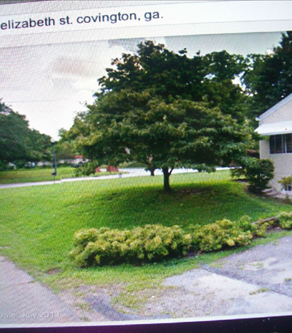 I found this one by following down Floyd street till I saw the house across the street! Notice the driveway, and the side steps! I found this one by following down Floyd street till I saw the house across the street! Notice the driveway, and the side steps!