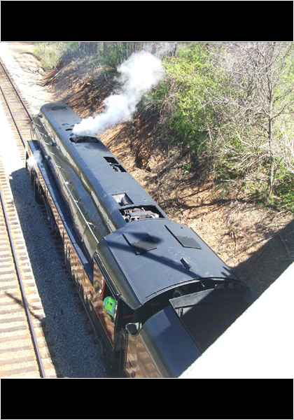 611, leaning over the 5th Street Bridge! 611, leaning over the 5th Street Bridge!