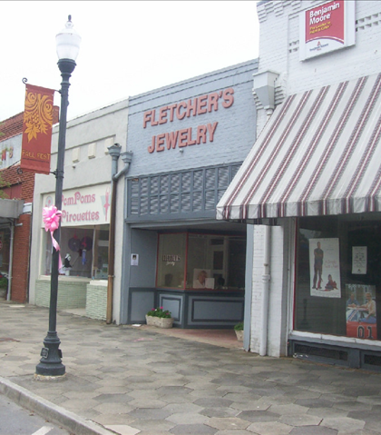 The square! Fletcher's Jewelry was broken into in the episode "dangerous engagement!" The square! Fletcher's Jewelry was broken into in the episode "dangerous engagement!"