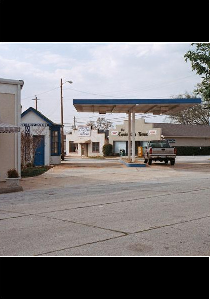 The filling station "Dix Gas," used in the episode "sparta gold!"